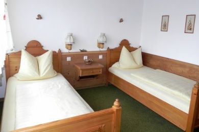 BARRIEREFREIE FERIENWOHNUNG LAVENDEL MIT PFLEGEBETT, MOSELBLICK, für Gäste mit eingeschränkter Beweglichkeit -  Rollstuhlfahrer -   kostenloses WLAN - Ferienweingut
