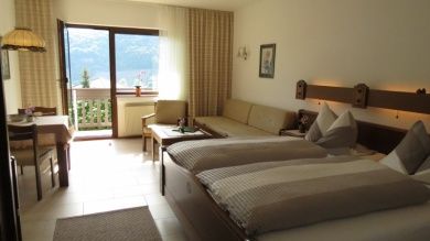 BARRIEREFREIE FERIENWOHNUNG LAVENDEL MIT PFLEGEBETT, MOSELBLICK, für Gäste mit eingeschränkter Beweglichkeit -  Rollstuhlfahrer -   kostenloses WLAN - Ferienweingut