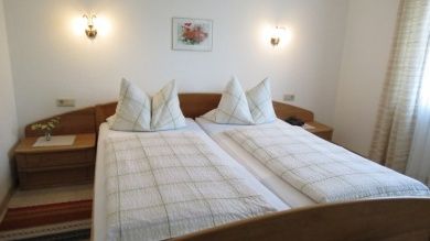 BARRIEREFREIE FERIENWOHNUNG LAVENDEL MIT PFLEGEBETT, MOSELBLICK, für Gäste mit eingeschränkter Beweglichkeit -  Rollstuhlfahrer -   kostenloses WLAN - Ferienweingut