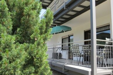 BARRIEREFREIE FERIENWOHNUNG LAVENDEL MIT PFLEGEBETT, MOSELBLICK, für Gäste mit eingeschränkter Beweglichkeit -  Rollstuhlfahrer -   kostenloses WLAN - Ferienweingut