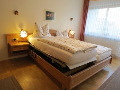 BARRIEREFREIE FERIENWOHNUNG LAVENDEL MIT PFLEGEBETT, MOSELBLICK, für Gäste mit eingeschränkter Beweglichkeit -  Rollstuhlfahrer -   kostenloses WLAN - Ferienweingut