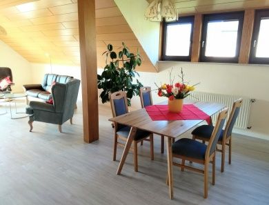 Renovierte, große 3-Sterne Ferienwohnung (DTV-Klassifizierung) im Winzerhaus, mit Blick in Natur und Weinberge, für 2 - 4 Personen geeignet.