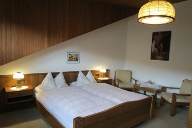 Ferienwohnung Glockenblume im Landhaus Mosel    mit Traumblick ins Moseltal -  2 Doppelzimmer-jedes mit eigener Du/WC