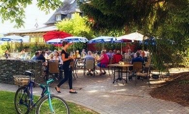 Weingut - Winzercafé - Gästehaus Görgen - optimaler Startpunkt zum Maare-Mosel-Radweg