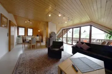 Ferienwohnung am Kirchberg - Dachgeschoßwohnung mit Loggia
