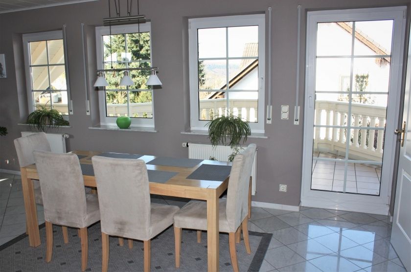 Esszimmer u. Balkon