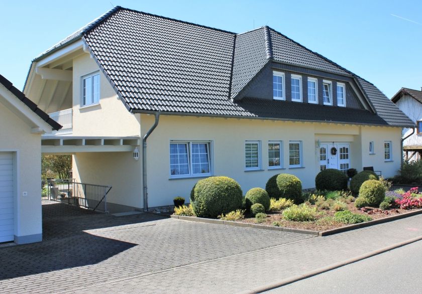 Carport u. Parkplatz