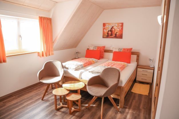 Schlafzimmer 1