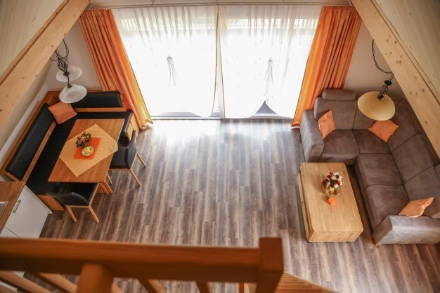 Blick vom Giebelzimmer in die Wohnküche