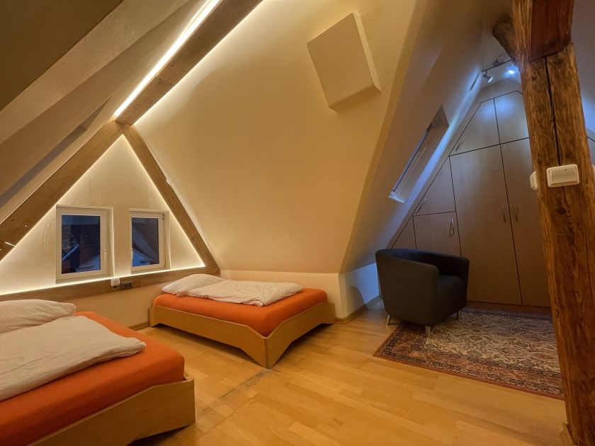 Schlafzimmer hat 4 Betten