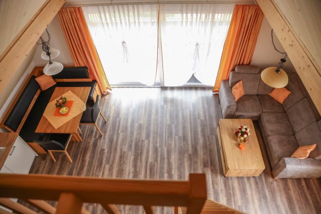 Blick vom Giebelzimmer in die Wohnküche