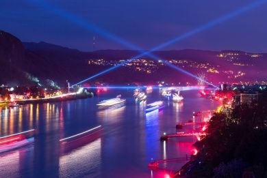 Rheinuferfest mit Rhein in Flammen in Remagen