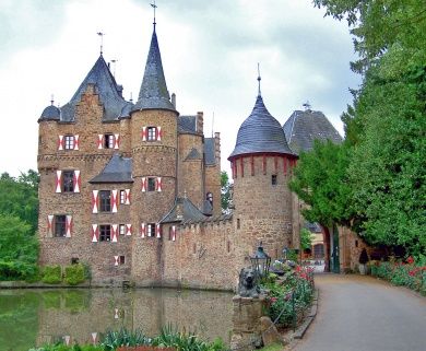 castle-1688533_1280.jpg